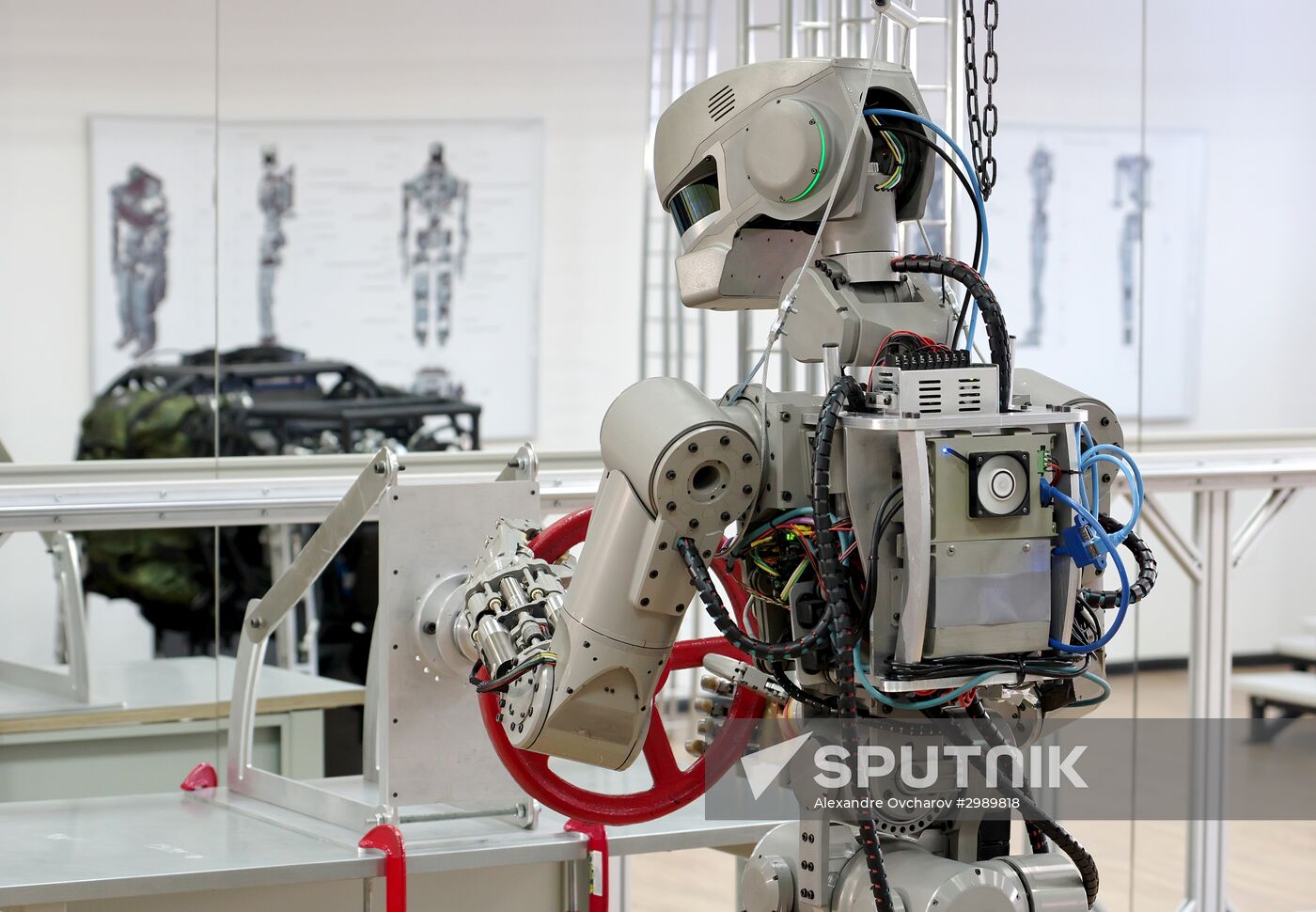 Testing FEDOR antropomorphic rescue robot