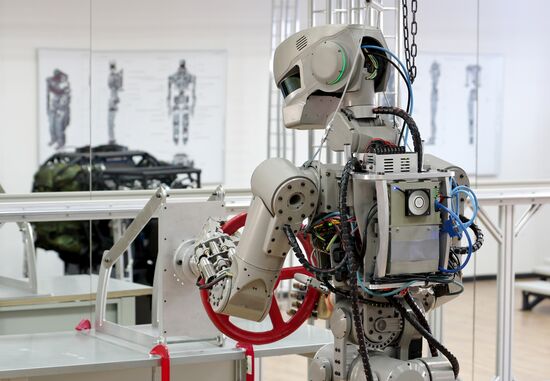 Testing FEDOR antropomorphic rescue robot