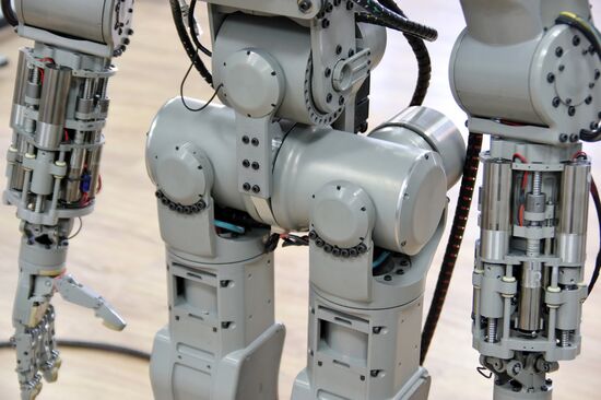 Testing FEDOR antropomorphic rescue robot
