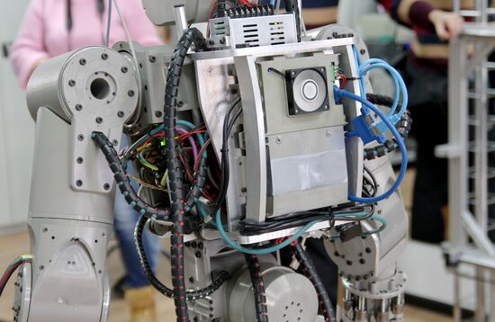 Testing FEDOR antropomorphic rescue robot