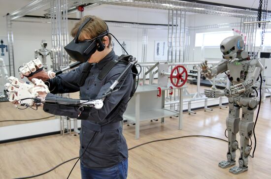Testing FEDOR antropomorphic rescue robot