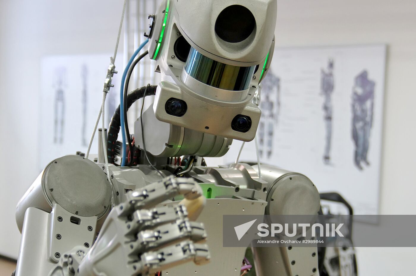 Testing FEDOR antropomorphic rescue robot