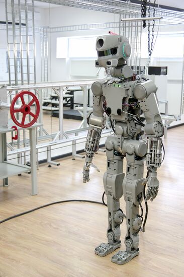 Testing FEDOR antropomorphic rescue robot