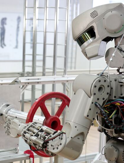 Testing FEDOR antropomorphic rescue robot
