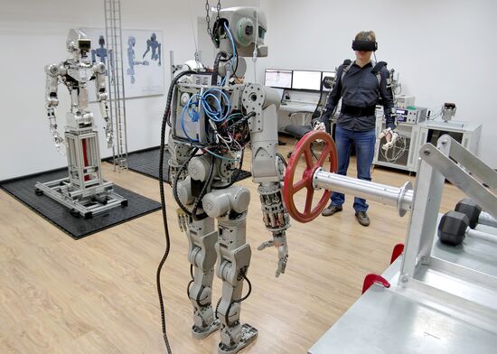 Testing FEDOR antropomorphic rescue robot