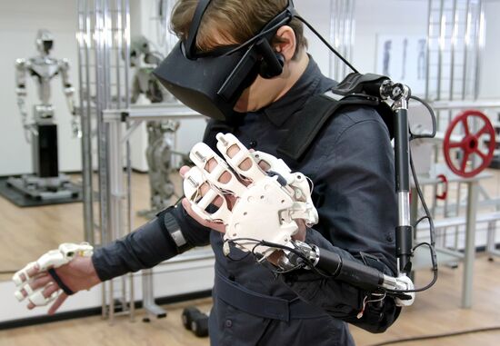 Testing FEDOR antropomorphic rescue robot
