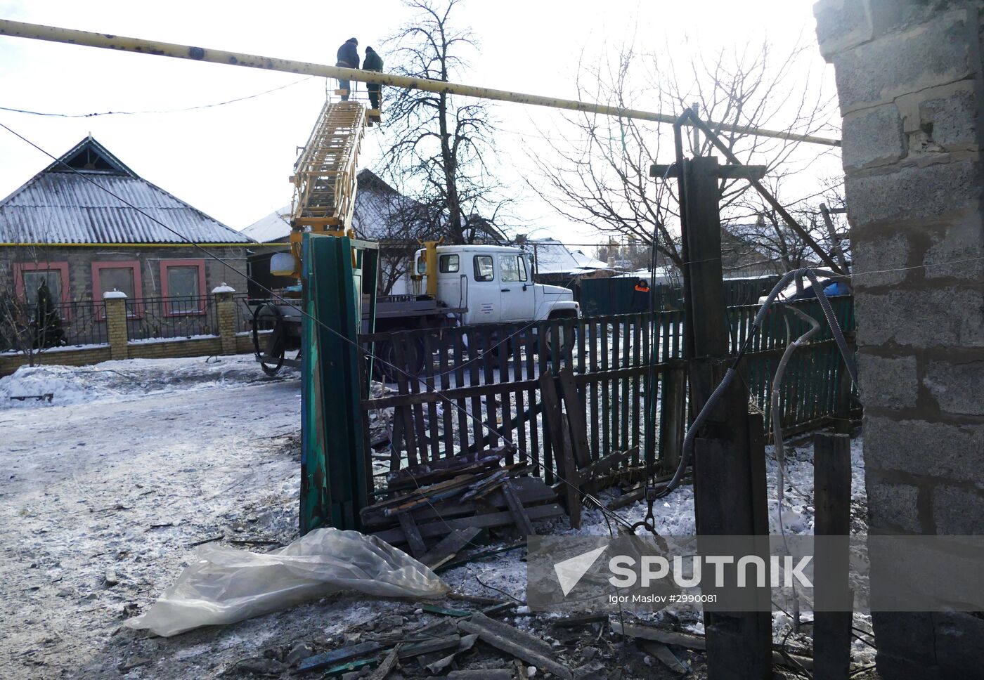 Aftermath of Donetsk district shelling