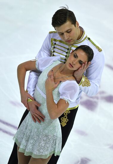 ISU Grand Prix of Figure Skating. Pairs. Short program