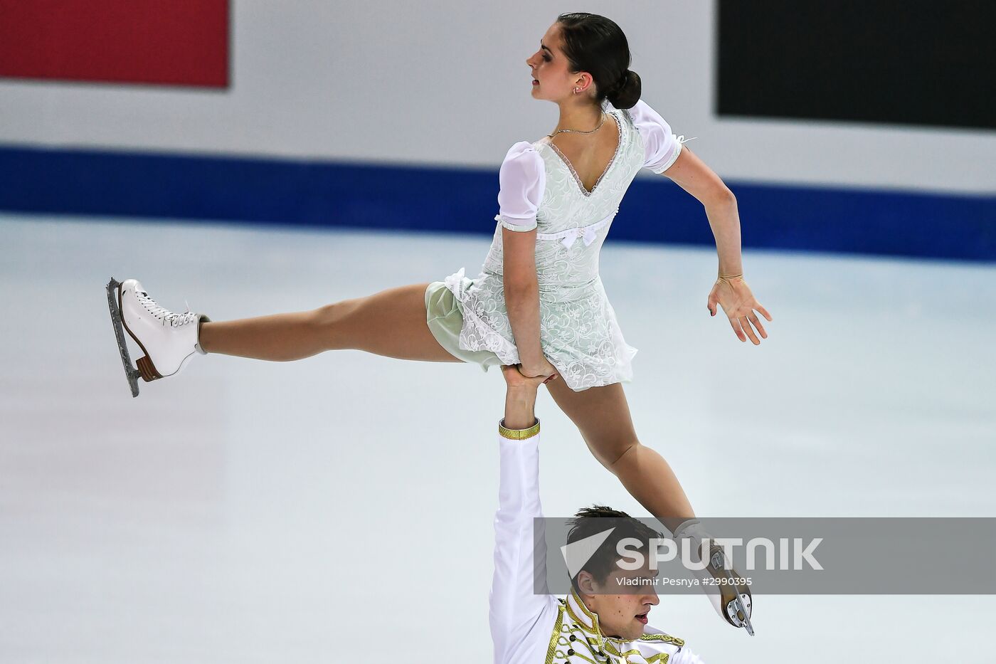 ISU Grand Prix of Figure Skating. Pairs. Short program