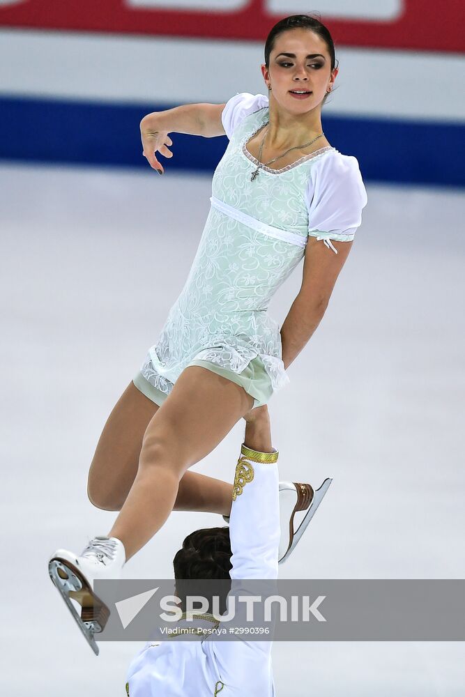 ISU Grand Prix of Figure Skating. Pairs. Short program