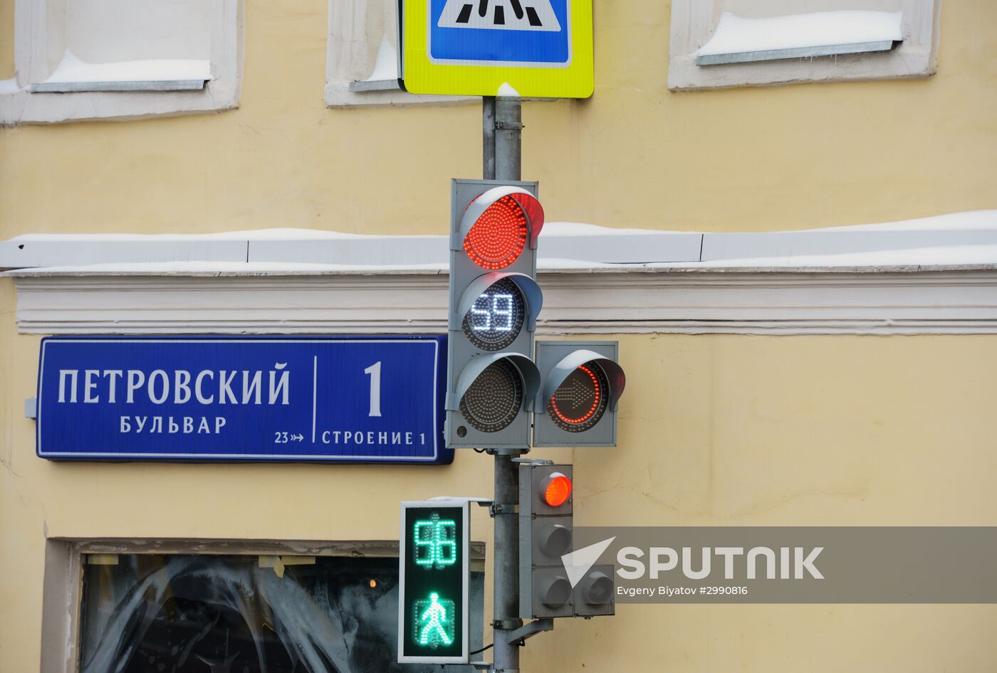 Experimental traffic lights with circular countdown
