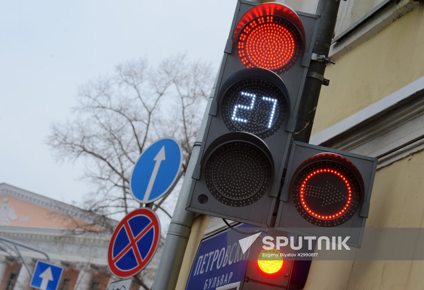 Experimental traffic lights with circular countdown