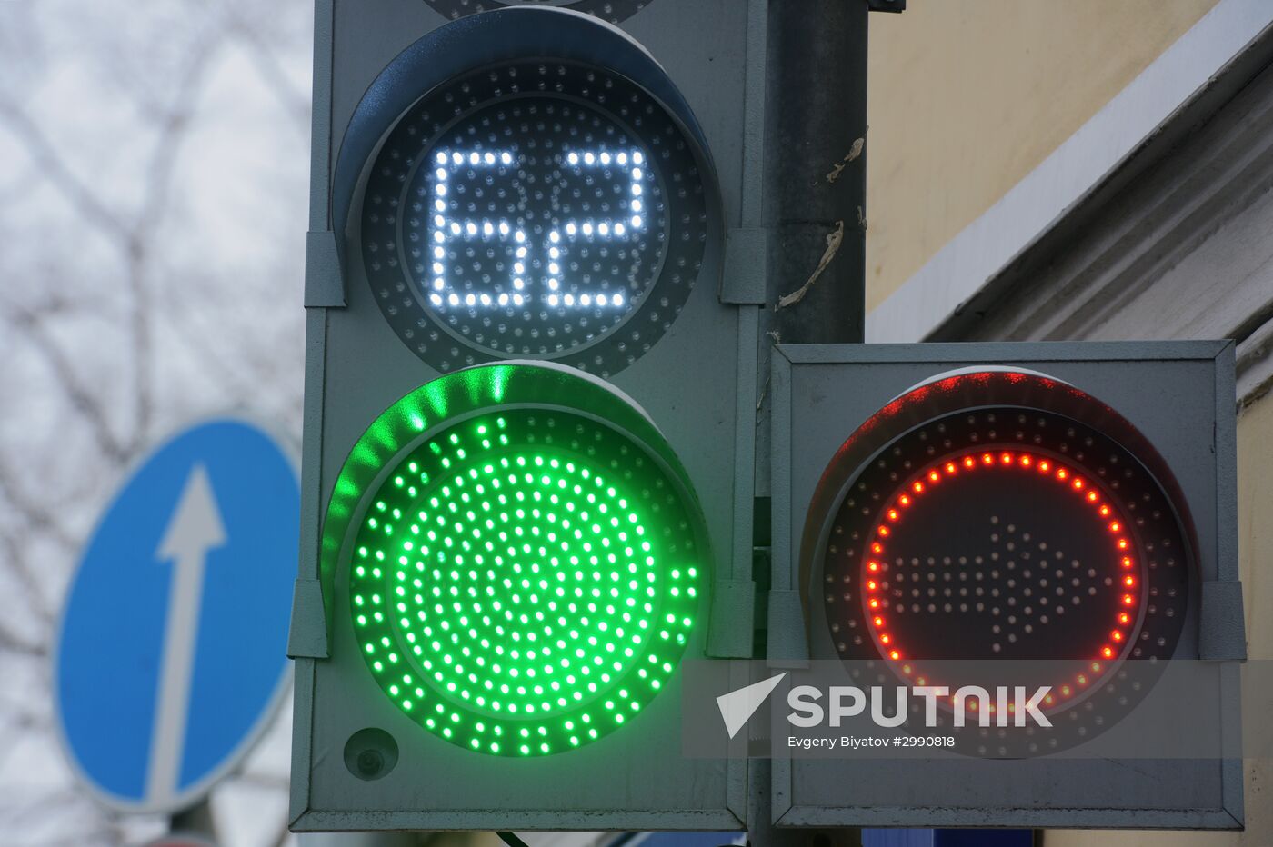 Experimental traffic lights with circular countdown
