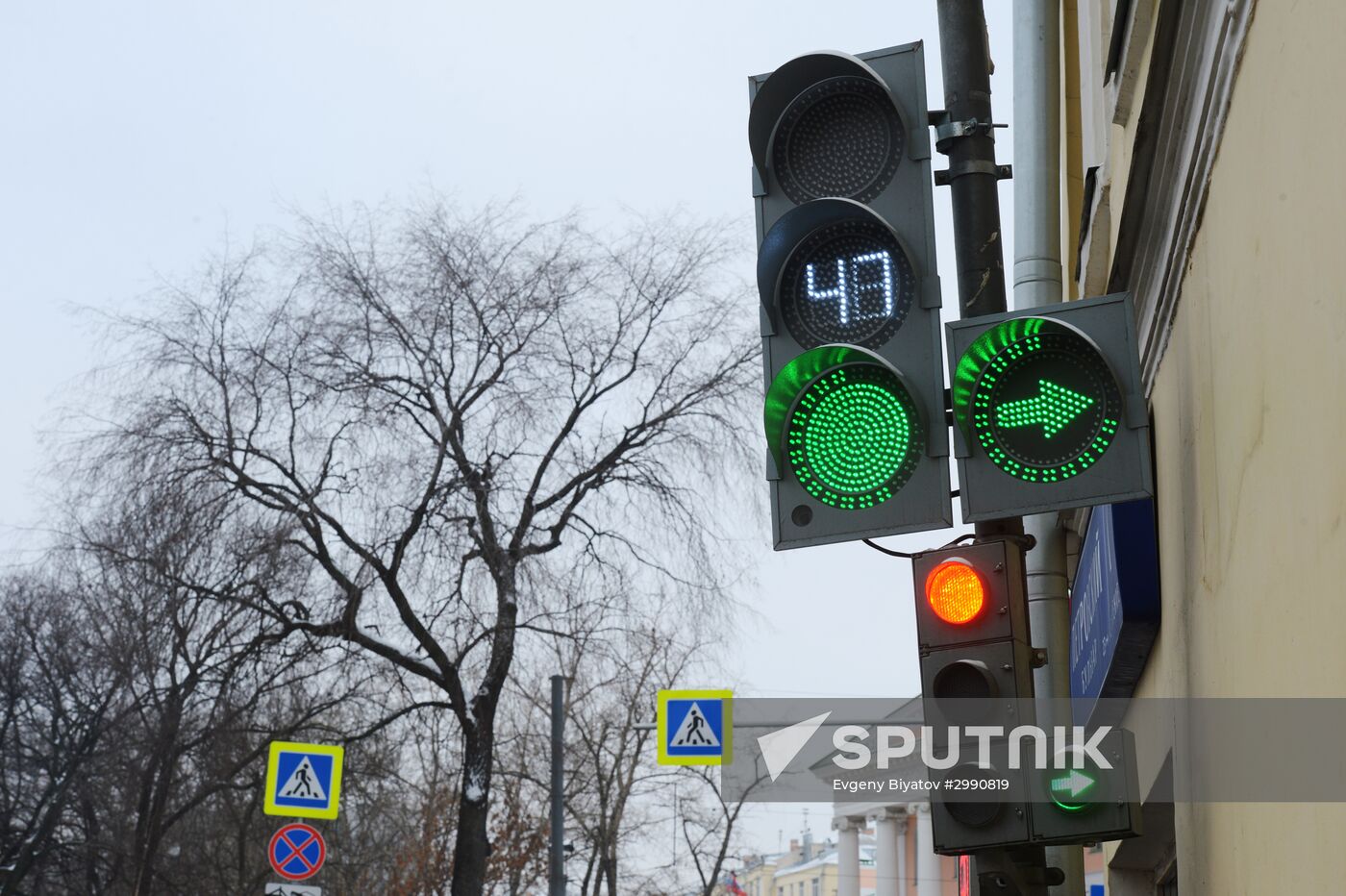 Experimental traffic lights with circular countdown