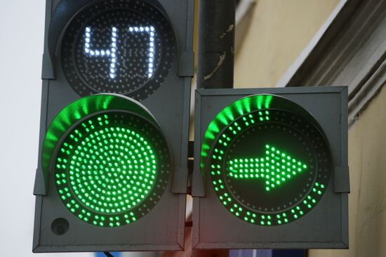 Experimental traffic lights with circular countdown