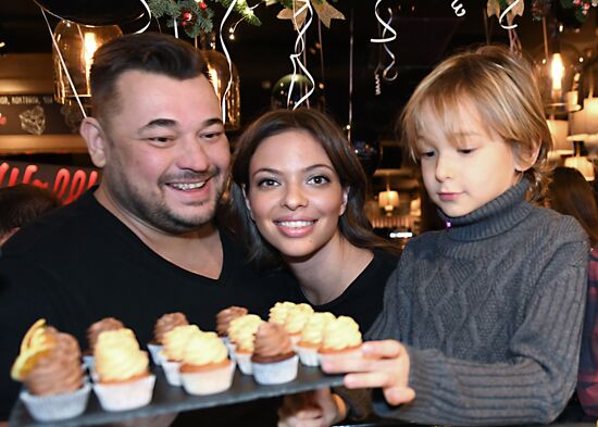 Opening of confectionery of Ruki Vverh vocalist Sergei Zhukov