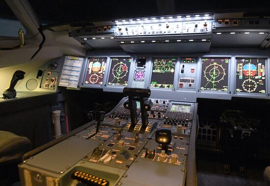 Sukhoi Superjet 100 piloting contest