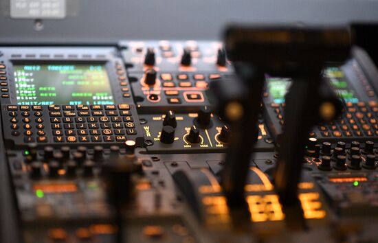 Sukhoi Superjet 100 piloting contest