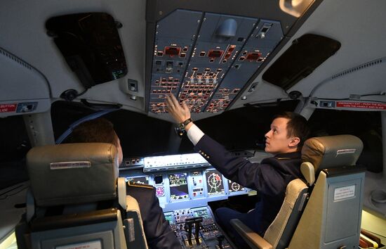 Sukhoi Superjet 100 piloting contest