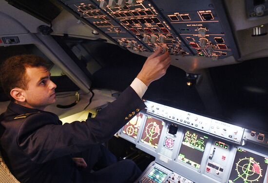 Sukhoi Superjet 100 piloting contest