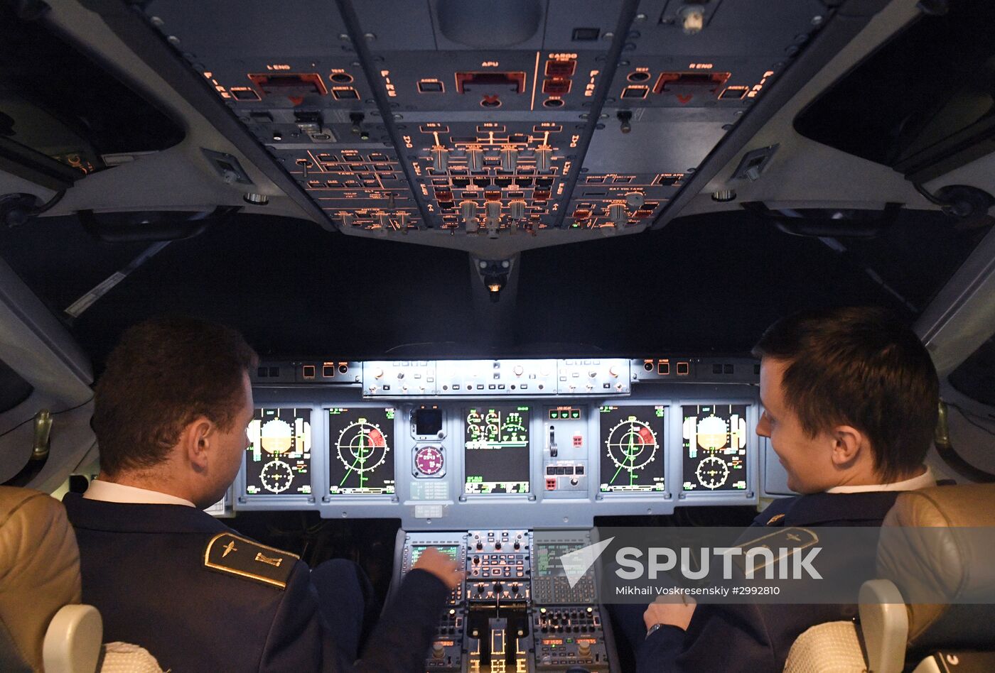 Sukhoi Superjet 100 piloting contest