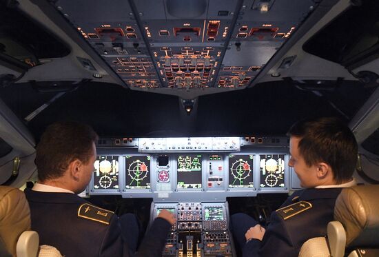 Sukhoi Superjet 100 piloting contest