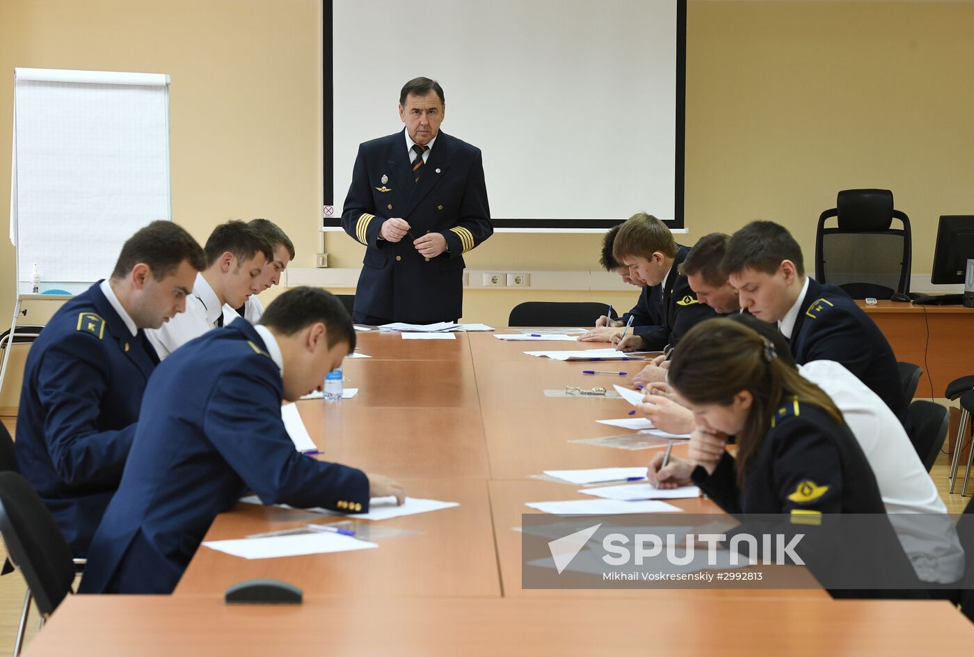 Sukhoi Superjet 100 piloting contest