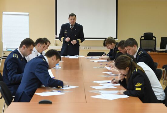 Sukhoi Superjet 100 piloting contest