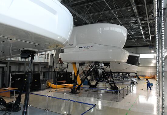 Sukhoi Superjet 100 piloting contest