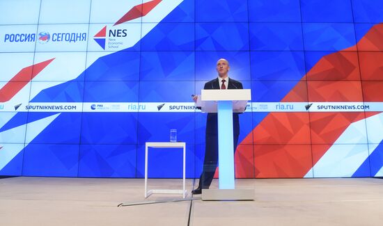 Press conference by Carter Page, Donald Trump's election campaign adviser