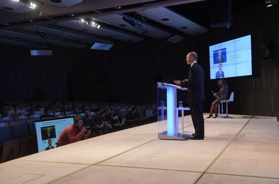 Press conference by Carter Page, Donald Trump's election campaign adviser