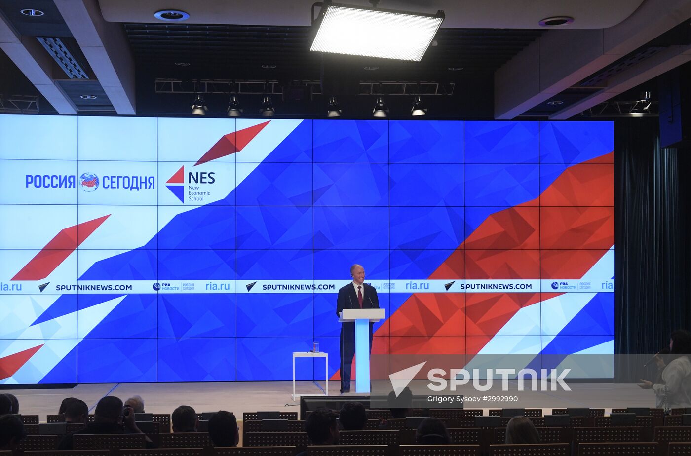 Press conference by Carter Page, Donald Trump's election campaign adviser
