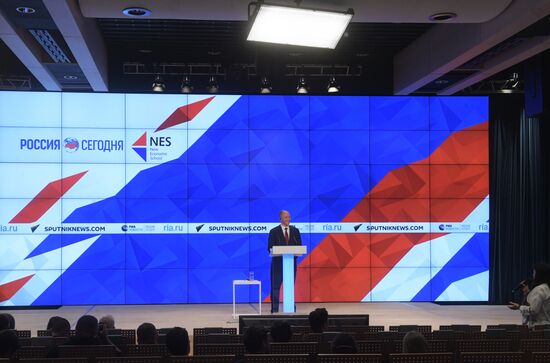 Press conference by Carter Page, Donald Trump's election campaign adviser