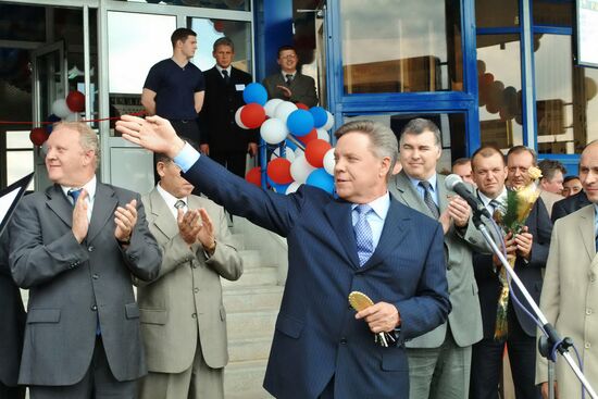 Boris Gromov at ceremony to open coach terminal in Fryazino
