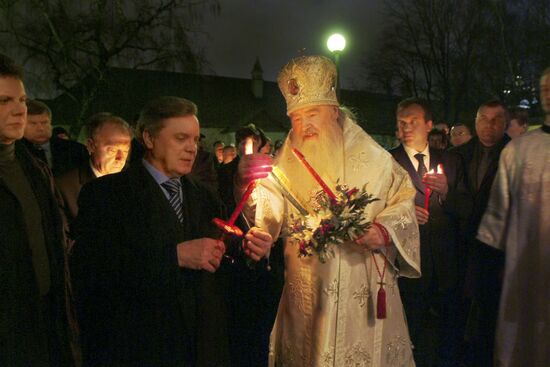 Metropolitan Juvenaly and Boris Gromov at Novodevichy Convent