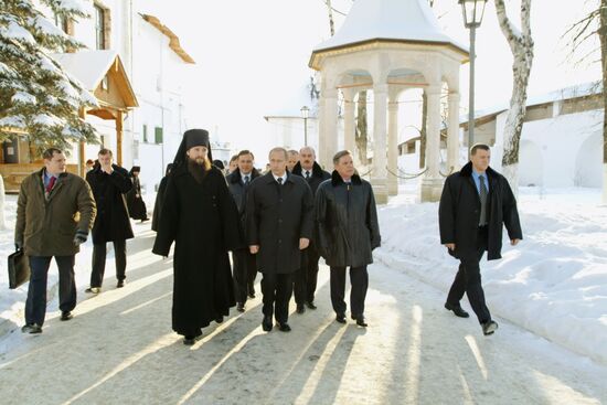 Vladimir Putin and Boris Gromov visit Savvino-Storozhevsky Monastery