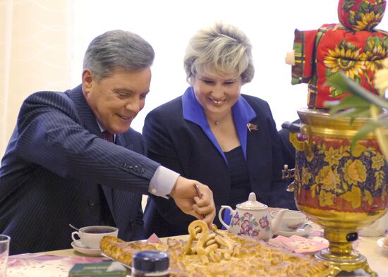 Meeting of Boris Gromov and Lidiya Antonova