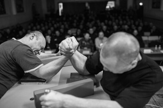 Arm wrestling competition at penitentiary hospital #2 in the Omsk Region