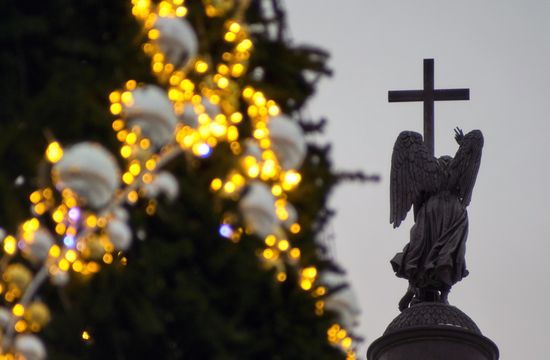 Main Christmas tree assembled in St. Petersburg