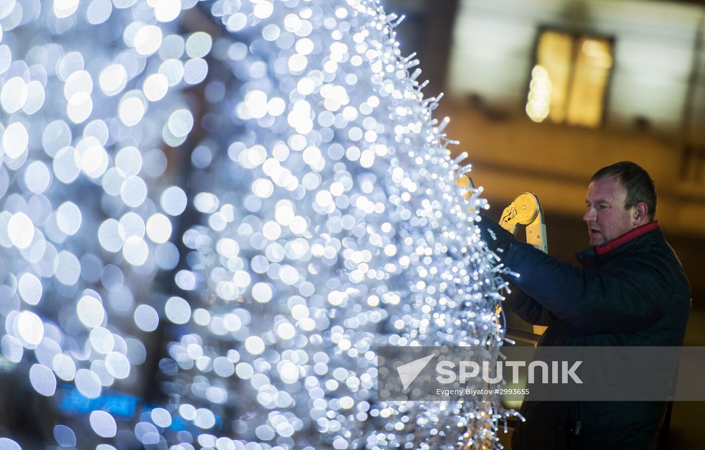 Test run of "Musical Forest" light art installation on Pushkinskaya Square