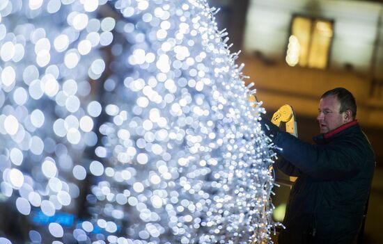 Test run of "Musical Forest" light art installation on Pushkinskaya Square