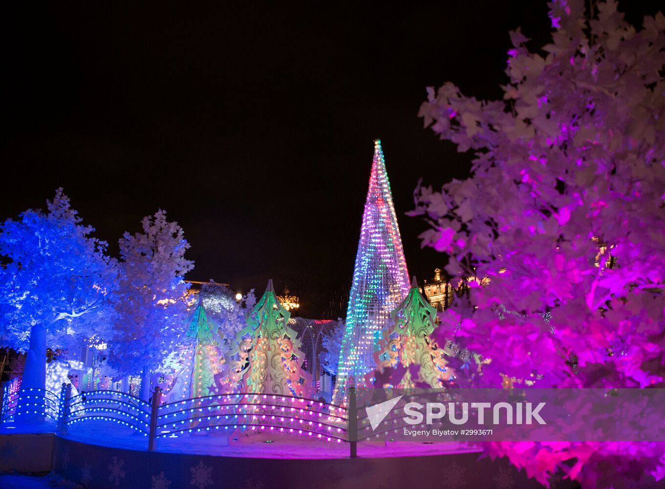 Test run of "Musical Forest" light art installation on Pushkinskaya Square