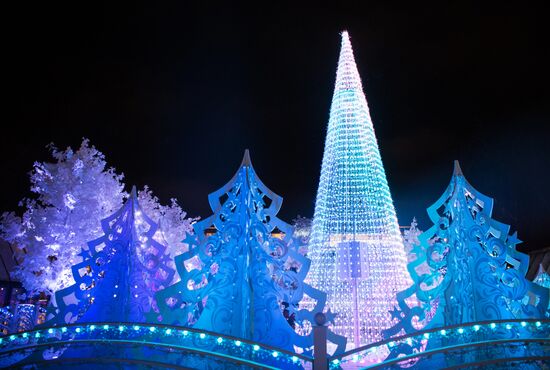 Test run of "Musical Forest" light art installation on Pushkinskaya Square