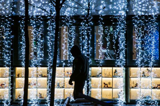Test run of "Musical Forest" light art installation on Pushkinskaya Square