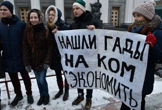 Students go on protest rally in Kiev