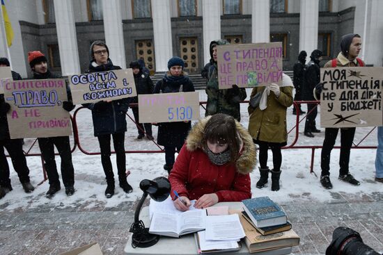 Students go on protest rally in Kiev