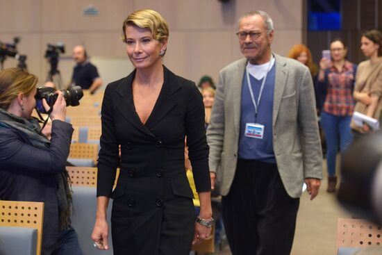 News conference by film crew of Andrei Konchalovsky's Paradise