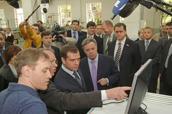 Dmitry Medvedev and Boris Gromov at MEDRENTEKH