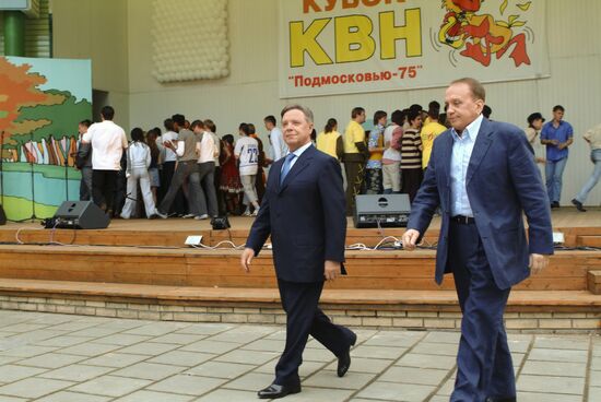 Gromov and Maslyakov during KVN league cup