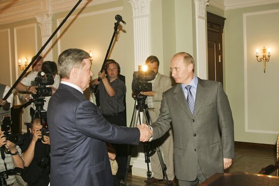 Putin meets Gromov in Novo-Ogaryovo